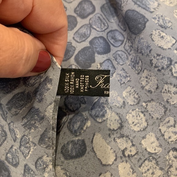 Francesca 💯 silk scarf in blueish grey hues in tiles with sexy fringe Italy made - Picture 8 of 13